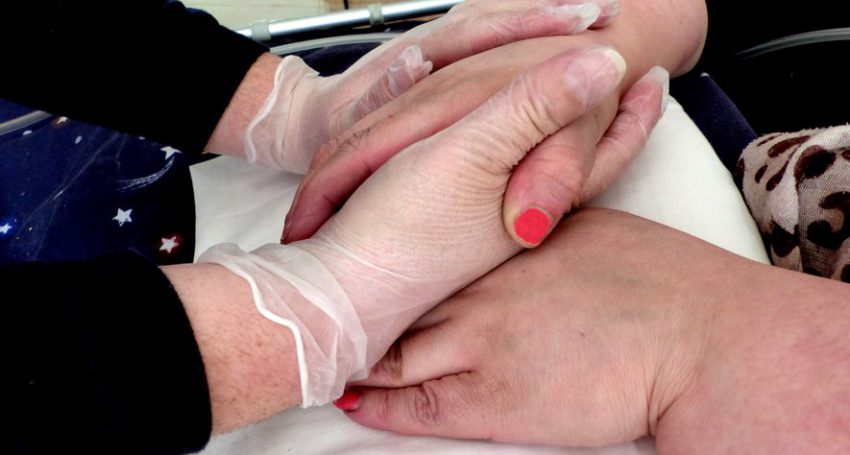 SOS pour Éloïse, plus de 300 kg, alitée chez elle depuis un an et demi